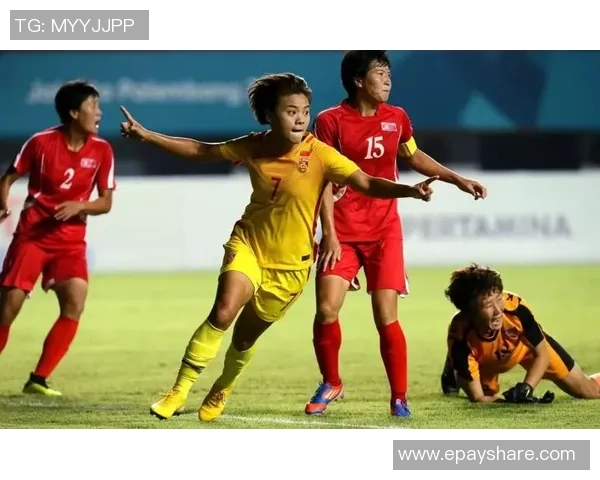 短发魅力与足球激情结合的女性明星造型解析