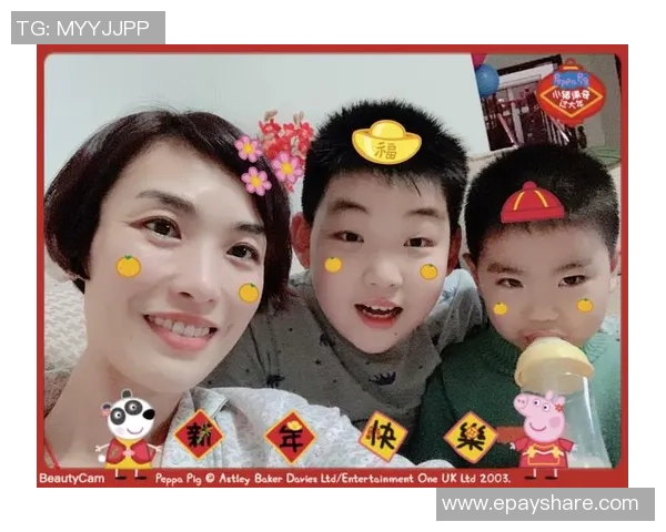 足球明星小贝携家人送祝福共庆新春传递温暖与快乐